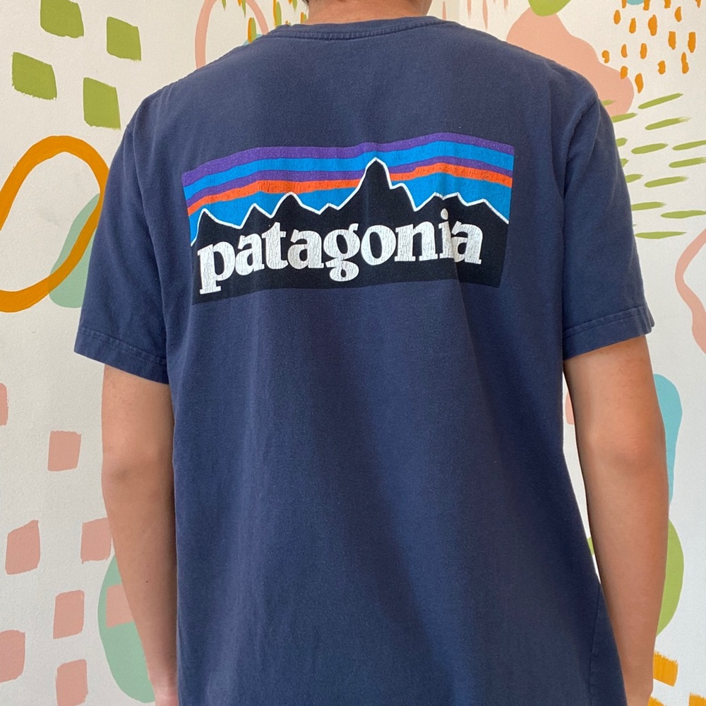 Patagonia Men’s dark blue short sleeve T-shirt